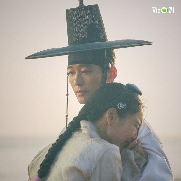 Theo Nam Goong Min, phần 2 Người yêu dấu sẽ tiếp tục có nhiều diễn biến thú vị. Khán giả mong đợi biên kịch đừng tạo nên những cú "bẻ lái" khiến chuyện tình của cả hai dang dở.