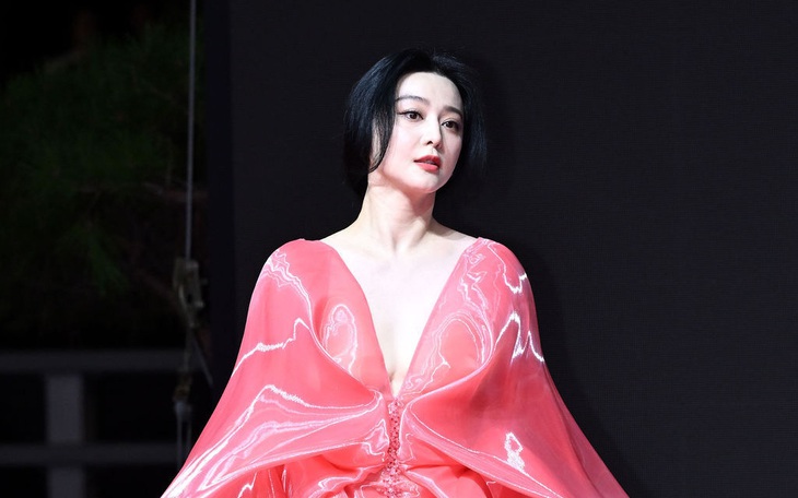 Phạm Băng Băng "lạc quẻ" trên thảm đỏ LHP Busan 2023