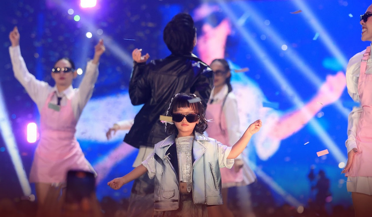 Sự xuất hiện của "hotgirl Tây Hồ" CiCi trên sân khấu Rap Việt All-Star Concert 2023 khiến toàn thể khán giả có mặt tại concert reo hò không ngớt.