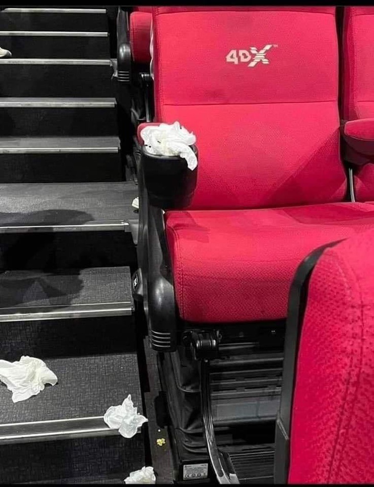 Đi xem phim có cần nhiều khăn giấy vậy không?