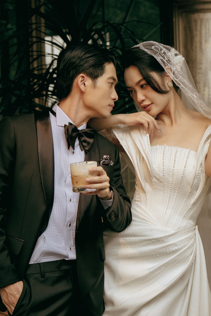 'Cô dâu' Nông Thúy Hằng tình cảm bên chú rể điển trai và là cái tên không quá xa lạ