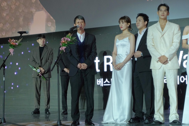 Đạo diễn Nguyễn Phan Quang Bình phát biểu khi nhận giải thưởng danh giá này