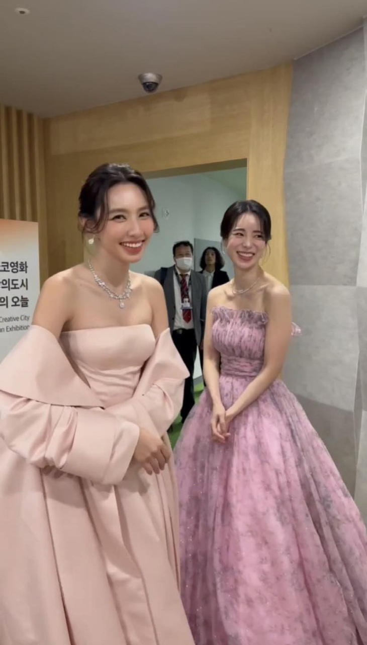 Thùy Tiên "so kè" nhan sắc với Lim Ji Yeon