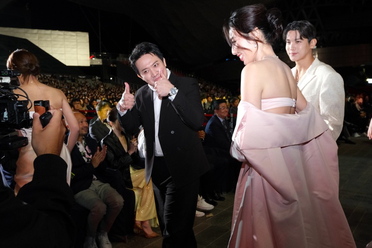 Trấn Thành vui mừng khi chương trình giành chiến thắng