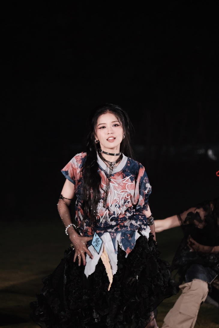 Thông điệp chính mà Suni Hạ Linh muốn gửi gắm chính là "Love is Freedom" (Tình yêu chính là sự tự do). Hãy để cho mỗi người được tự do tình kiếm chính mình và những điều mình khao khát, trân trọng cũng như luôn tôn trọng sự khác biệt của nhau.