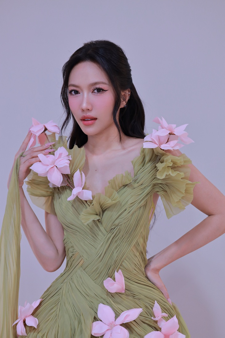 Tạo hình xinh đẹp của Diệu Nhi tại Chị đẹp đạp gió rẽ sóng.