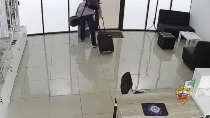 Giở trò "đạo chích" ngay ngày đầu đi làm: Chuyện không tưởng?!