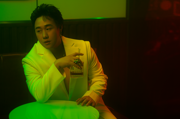 Trung Quân cho biết anh muốn theo đuổi một hình ảnh cá tính, có phần "điệu đà" hơn khá giống với hình tượng Sam Smith của giai đoạn hiện tại