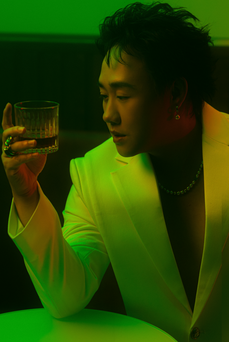 Trung Quân chia sẻ: "Đến cuối cùng, tôi chỉ muốn mọi người tập trung vào giọng hát, thưởng thức âm nhạc mà không phân biệt giới tính hay ngoại hình ca sĩ ra sao!"