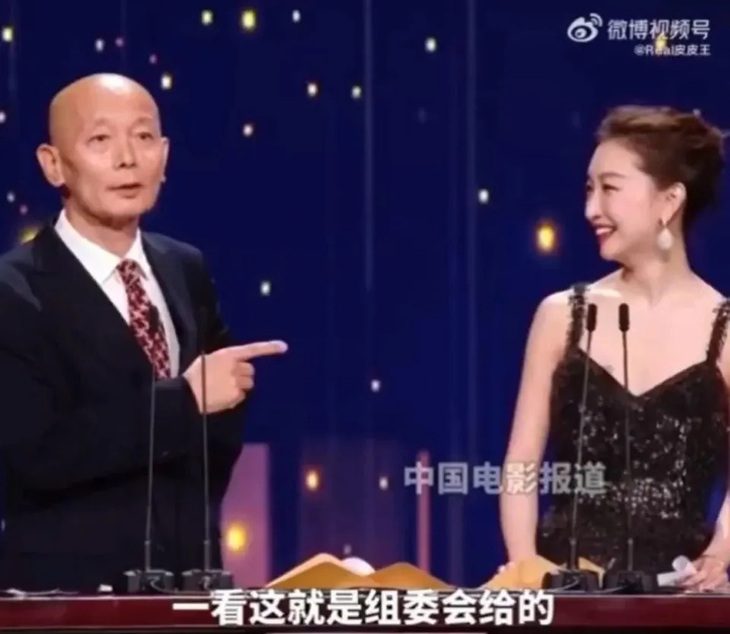 Văn hóa ứng xử của Châu Đông Vũ nhận âm điểm từ cư dân mạng