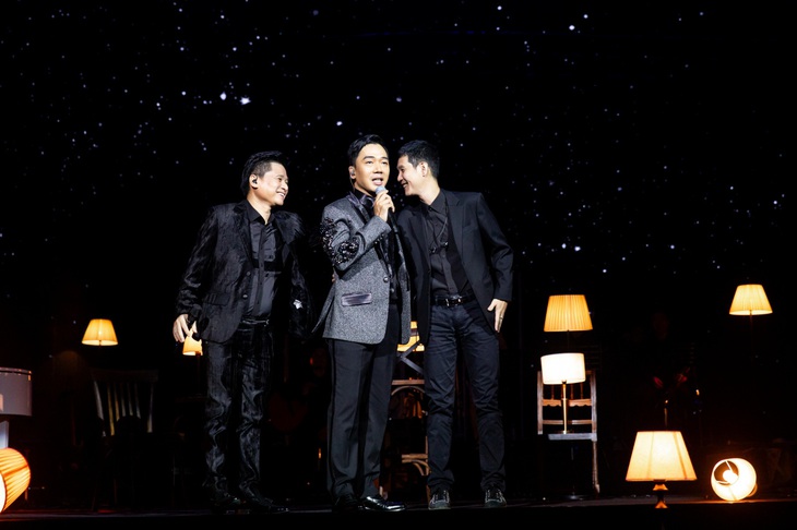 Nhạc sĩ Hoài Sa đến ủng hộ Đỗ Bảo trong đêm nhạc kỷ niệm 30 năm làm nghề