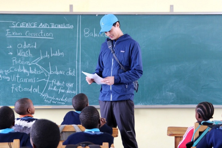 Jo In Sung đã đến thăm trường Singida New Vision School vào năm 2019