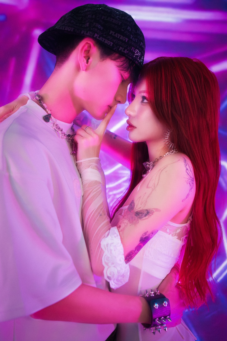 Những khoảnh khắc tình bể bình của cặp đôi CiiN và Đoàn Thế Vinh cũng chính là điểm nhấn ở sản phẩm này.