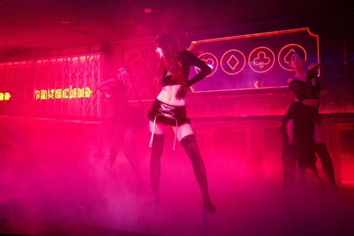 CiiN khoe trọn vóc dáng chuẩn chỉnh trong dance video 'shhhhhhh...'