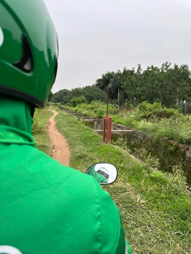 Tôi tin anh tài xế, vậy mà anh nỡ tin chị Google...