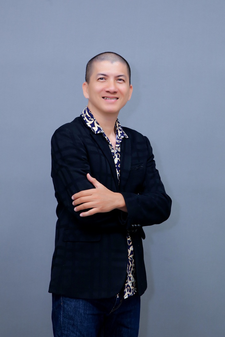 Tác giả của nhiều tình khúc nhạc trẻ nổi tiếng thổ lộ là "đóa hoa nở muộn" trong tình yêu vì biết yêu trễ