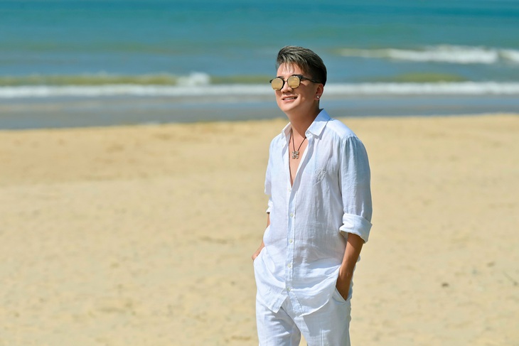 Mashup “Hoa biển tình” là bản phối được DTAP hòa âm với phần thể hiện của Đàm Vĩnh Hưng