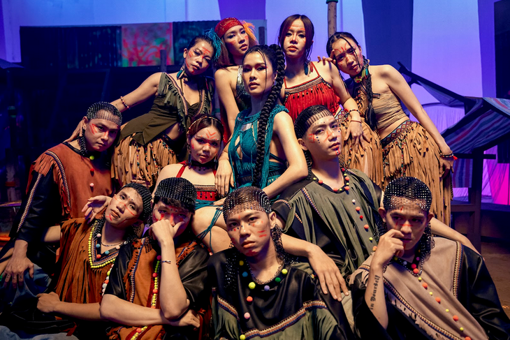 MV mang tên Trở về không được đầu tư bối cảnh cực đẹp, màu sắc cuốn hút ngay từ những giây đầu tiên