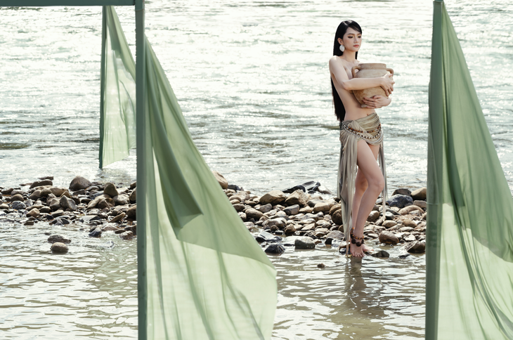 "Bỏng mắt” với hình ảnh cực quyến rũ của Hương Giang trong 'Hót hòn họt'