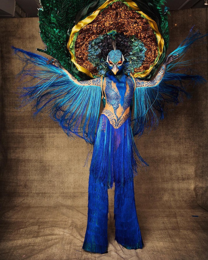 "Chim công xanh" Heidi Klum xinh đẹp, thần thái hết nấc