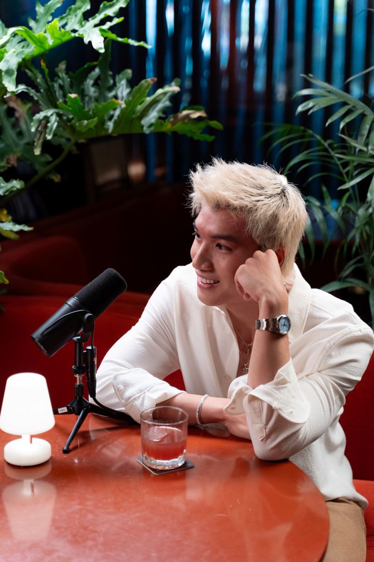 Hieuthuhai giả vờ đẹp trai thành công, tiết lộ "triết lý tiêu tiền"