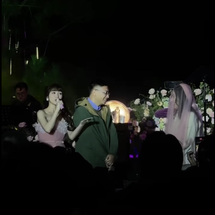 Hòa Minzy giúp cặp đôi 9X yêu nhau 10 năm cầu hôn thành công