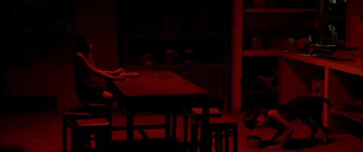 Cảnh phim chú chó hóa quỷ đậm tính kinh dị