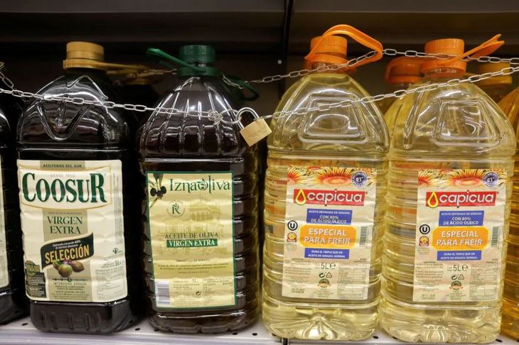 Phải "xích" thế này mới chẳng lo mất cắp! (Ảnh: REUTERS)