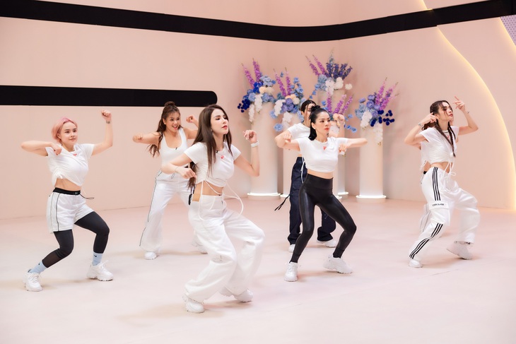 Đến với "Chị đẹp", dù là ca sĩ, diễn viên, TikToker hay hoa hậu cũng phải... hết mình