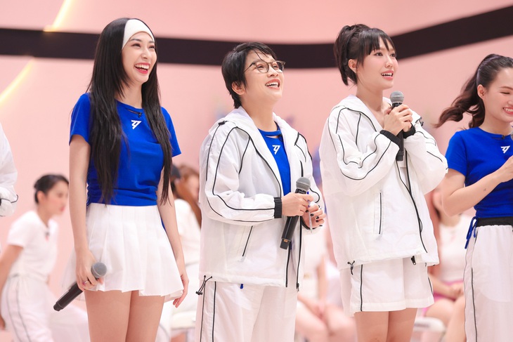 Quy tụ được các nữ nghệ sĩ ở những thế hệ, lĩnh vực khác nhau vào cùng một chương trình, đồng lòng chia sẻ những buồn vui trong công việc và cuộc sống là một trong những điểm sáng của Chị đẹp đạp gió rẽ sóng 2023