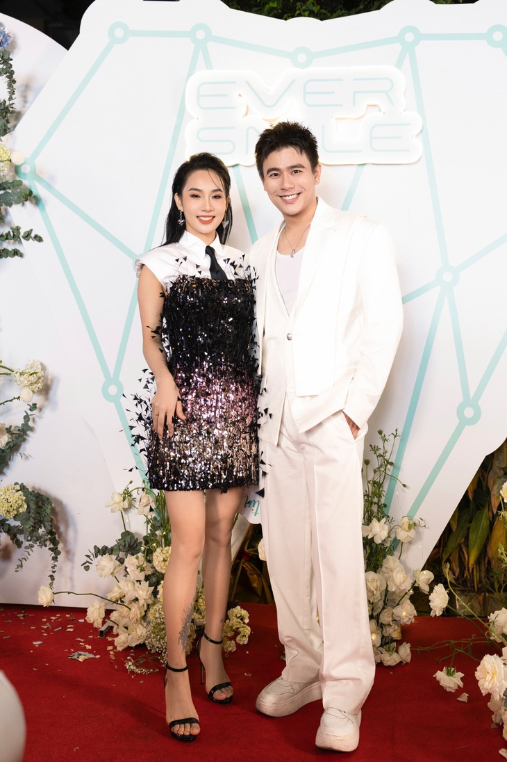 Phạm Lịch cho biết rất choáng ngợp khi tham quan "cơ ngơi" mới của Trần Anh Huy