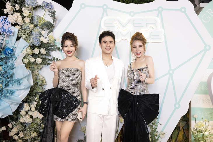 Quý ông Tia Chớp tiết lộ anh tâm đắc ý tưởng trích 50% lợi nhuận dành cho hoạt động thiện nguyện, nên nhận lời đồng hành cùng 2 người bạn xinh đẹp Hoàng Thị Loan và Hoàng Thị Diệu Hiền