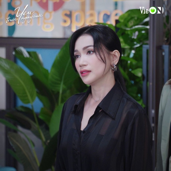 Sỹ Thanh nói rằng Khả Thy giống cô ngoài đời ở điểm tính cách quyết đoán, thẳng thắn, có gì nói đó. Tuy nhiên, cô không phóng túng như Khả Thy.