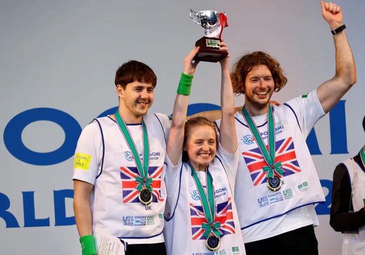 Đội tuyển đại diện Anh đạt thành tích quán quân với 83kg rác thu gom trên đường phố.