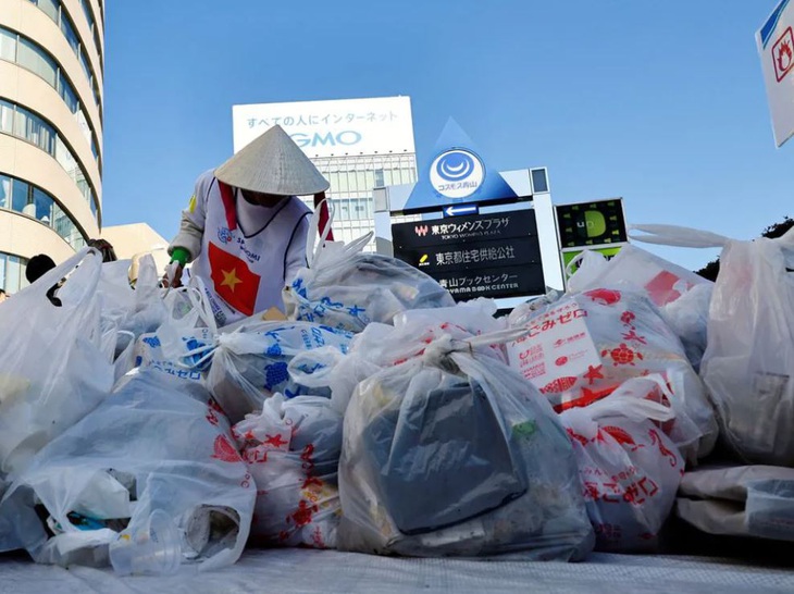 Đại diện Việt Nam là một trong 21 đội tuyển tham gia dự thi.