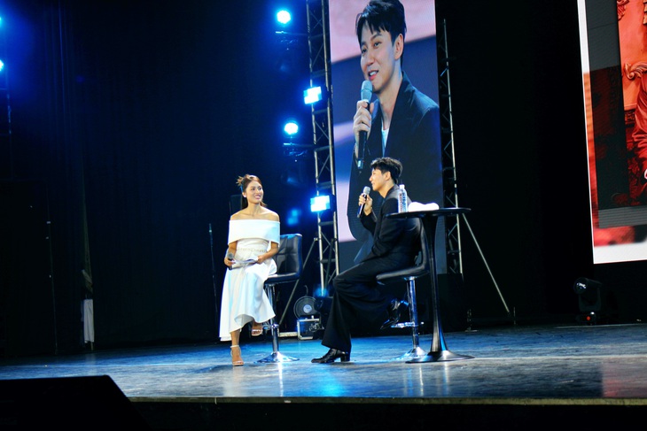 Kim Nam Gil kể về trải nghiệm qua đường giữa biển xe máy ở TP.HCM