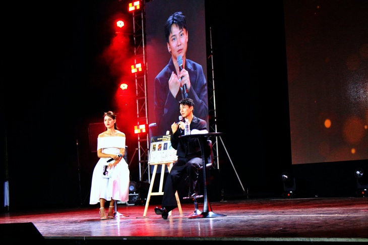 Tài tử 43 tuổi thích ăn món phở Việt Nam, có cảm giác bình yên khi uống cà phê lề đường nghe âm thanh ồn ào của đường phố