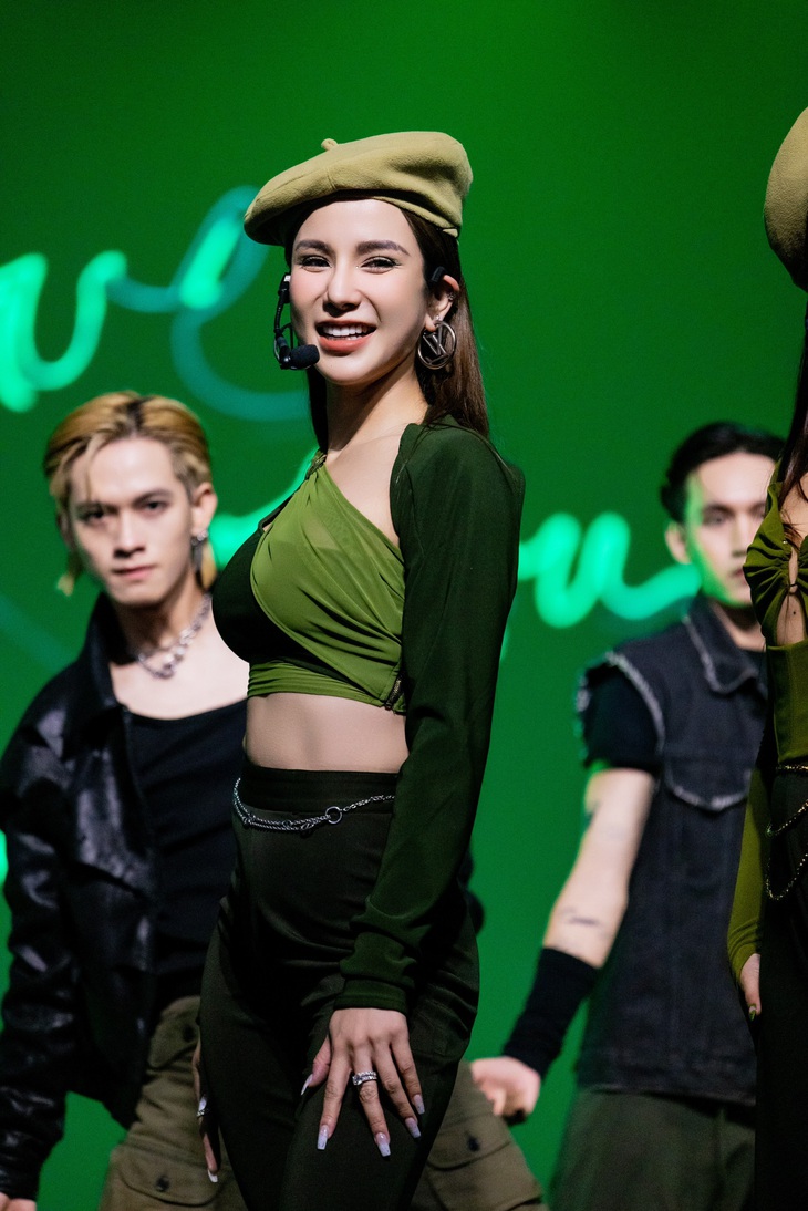 Team Diệp Lâm Anh, Lệ Quyên khiến sân khấu Chị đẹp đạp gió rẽ sóng muốn 'nổ tung'- Ảnh 3.