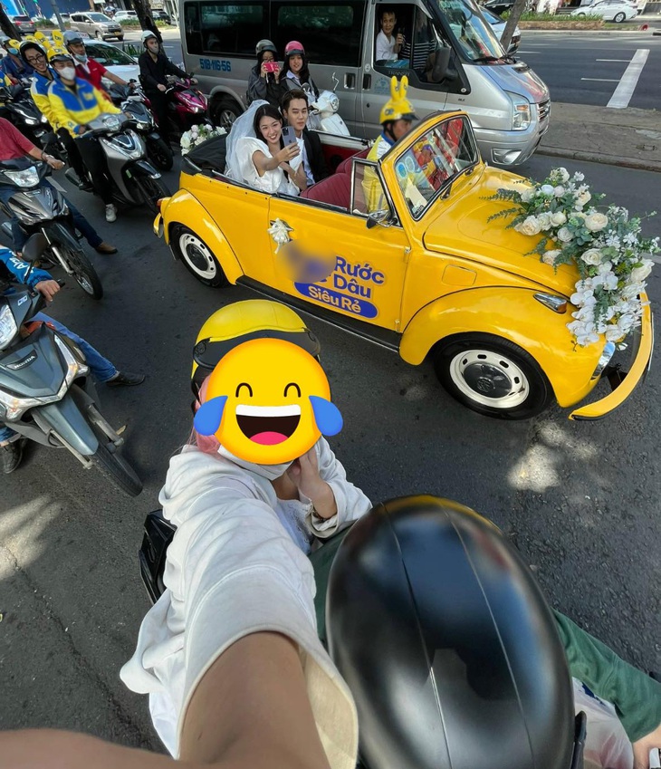 Chị nào chồng bỏ chồng chê, đặt xe trên app "chồng free" đến liền.