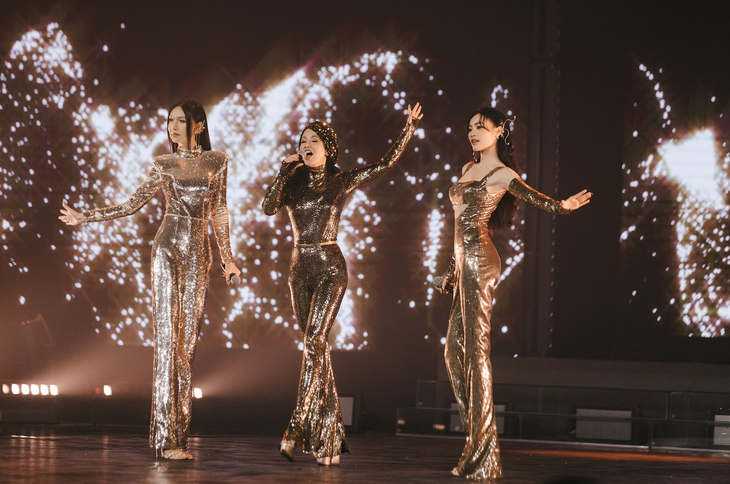 Lynk Lee, Hồng Nhung cùng Ninh Dương Lan Ngọc ở phần Công diễn 1