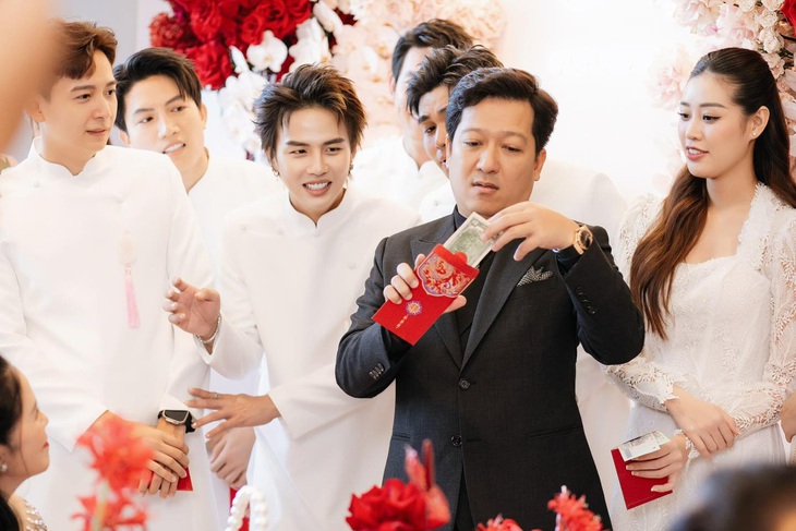 Trường Giang có duyên mai mối, được gọi là "Dispatch Việt Nam"