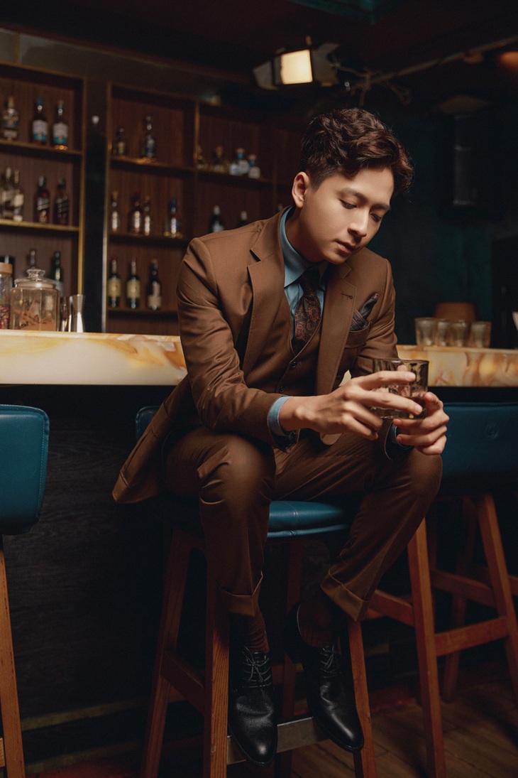 Ngô Kiến Huy hóa quý ông đa cảm