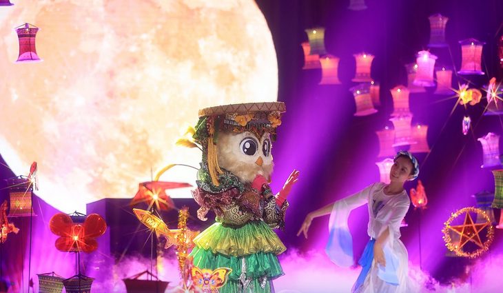 Với liên khúc: Bèo dạt mây trôi, Em tôi và Người ở đừng về, Cú Tây Bắc - bằng giọng hát vừa đẹp, mượt, ngọt cùng cách xử lý đầy kinh nghiệm - đã mang đến phần trình diễn thỏa lòng mong đợi của người hâm mộ.