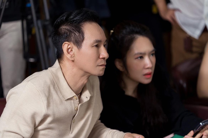 Lý Hải tập trung cao độ theo dõi từng màn trình diễn của thí sinh. Anh dành lời khen ngợi cho nhiều ứng viên tài năng