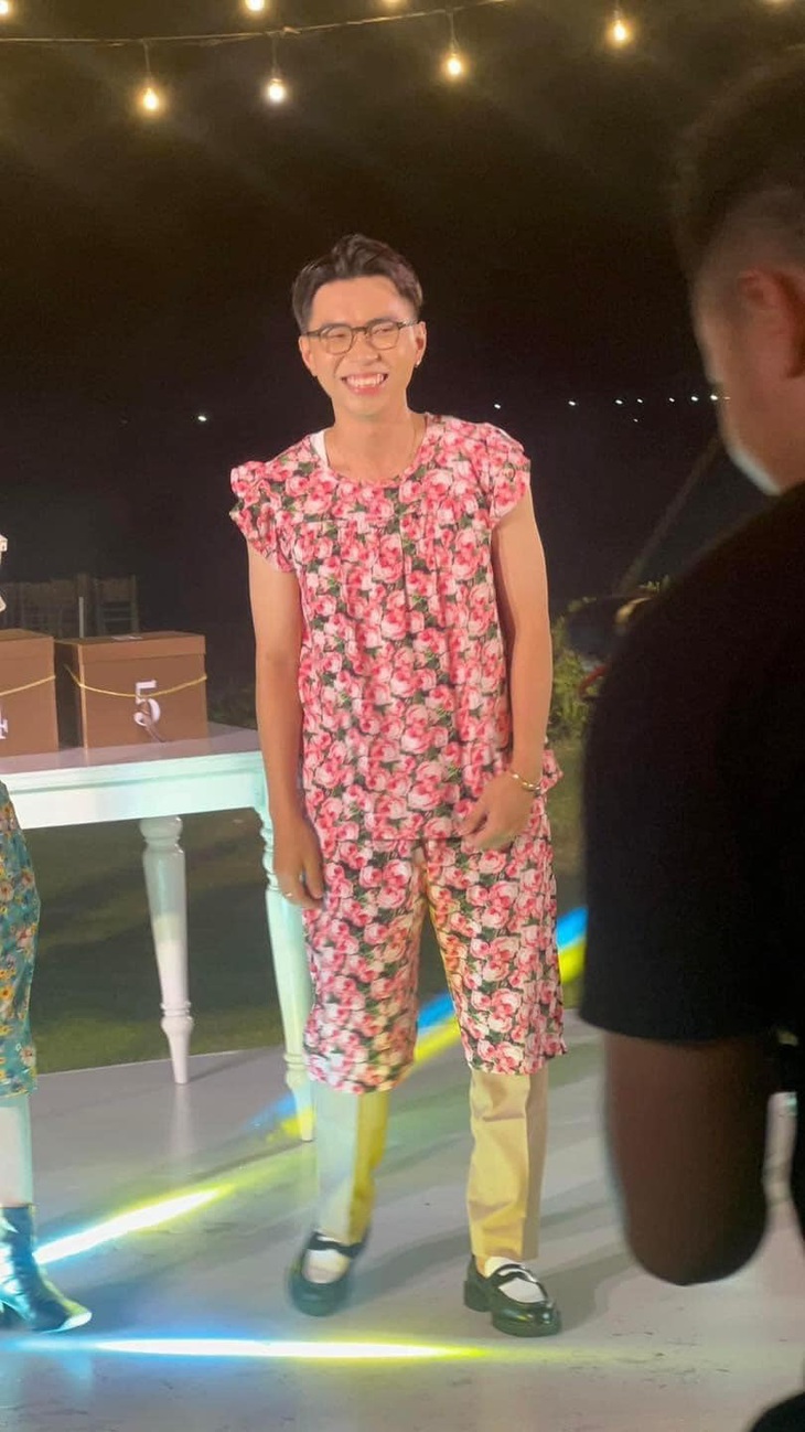 Quý ông Minh Dự hóa "bà thím" khiến ai cũng phải cười bò.