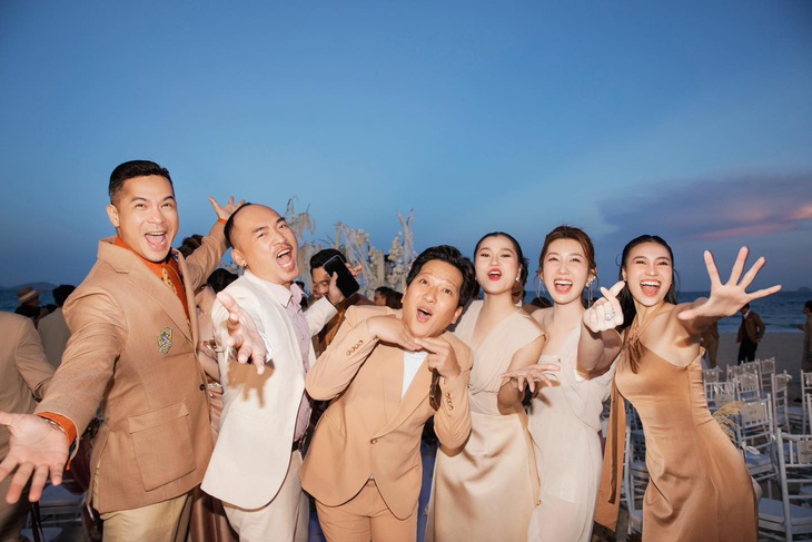 Lan Ngọc, Hòa Minzy dự đám cưới chuẩn ‘đi hết mình, về hết hồn’