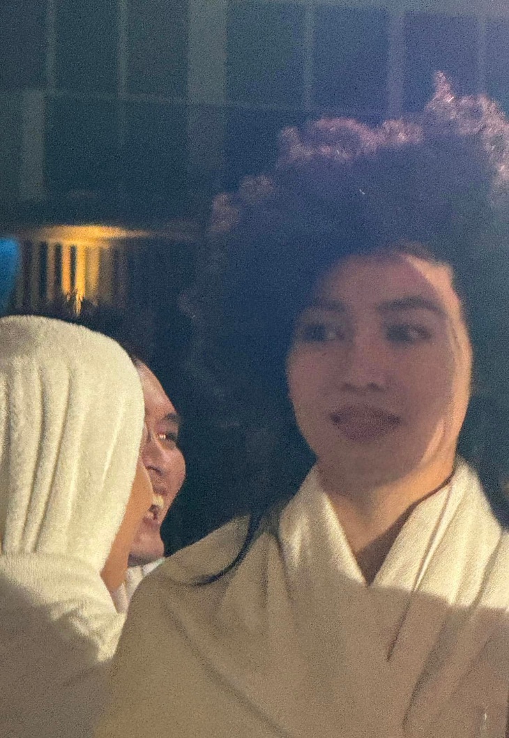 Mỹ nhân Gái già lắm chiêu bị dìm nhan sắc thảm với mái tóc xù bông 