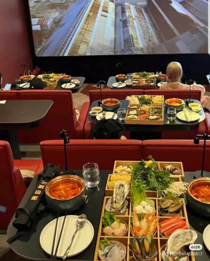 Vừa xì xụp ăn lẩu vừa xem phim: Độc lạ xứ Trung nào kể hết! - Ảnh 2.