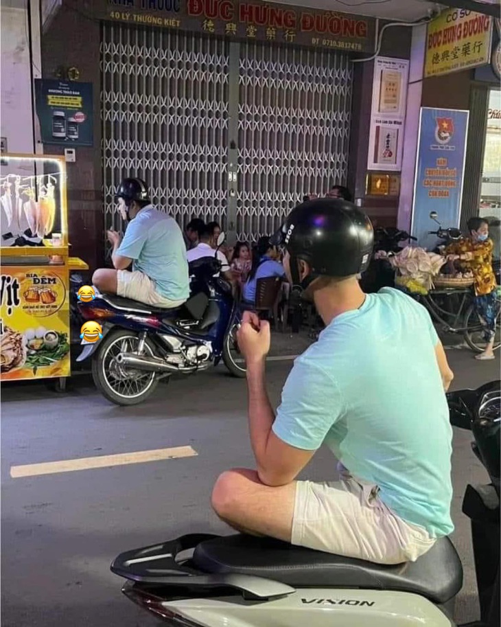 Lần đầu gặp chân ái kiểu...