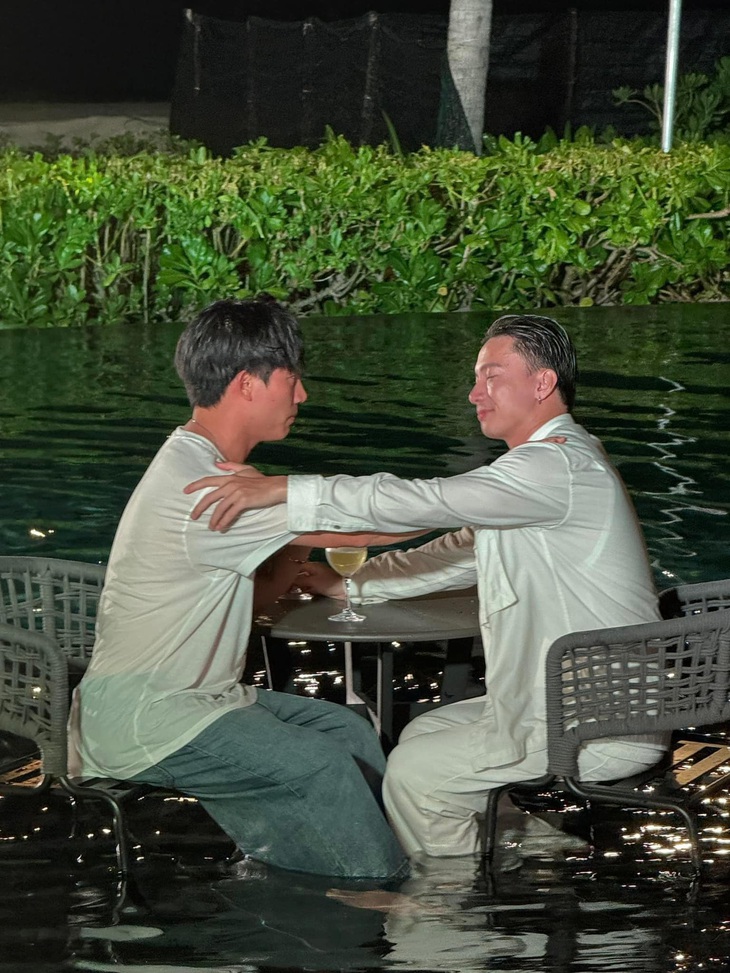 Mãi là anh em, bạn nhé!